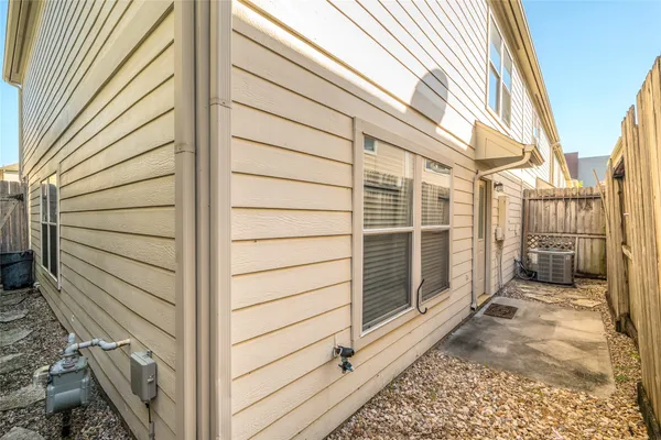 $2,150 | 1719 Redwing Bluff Drive, Houston, TX 77009