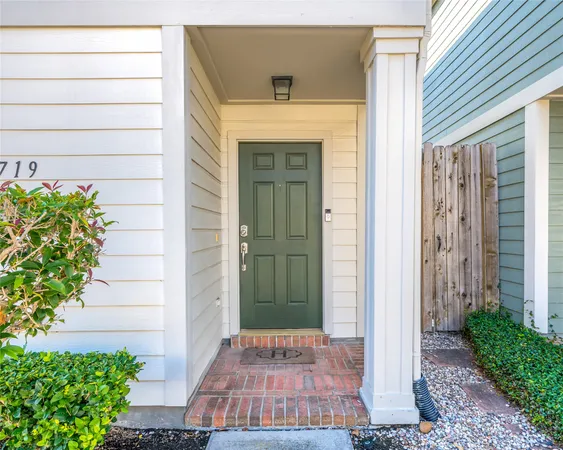 $2,150 | 1719 Redwing Bluff Drive, Houston, TX 77009