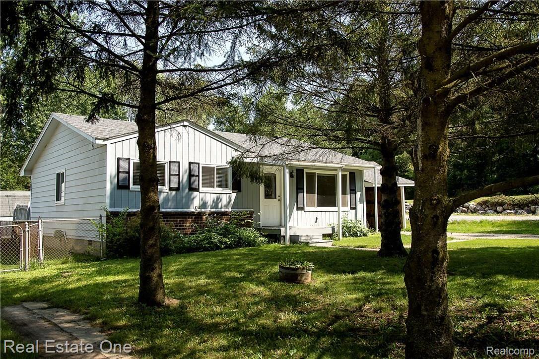 521 Alfred Road Ortonville, MI 48462 - Photo 1 of 27 2 Front.jpg