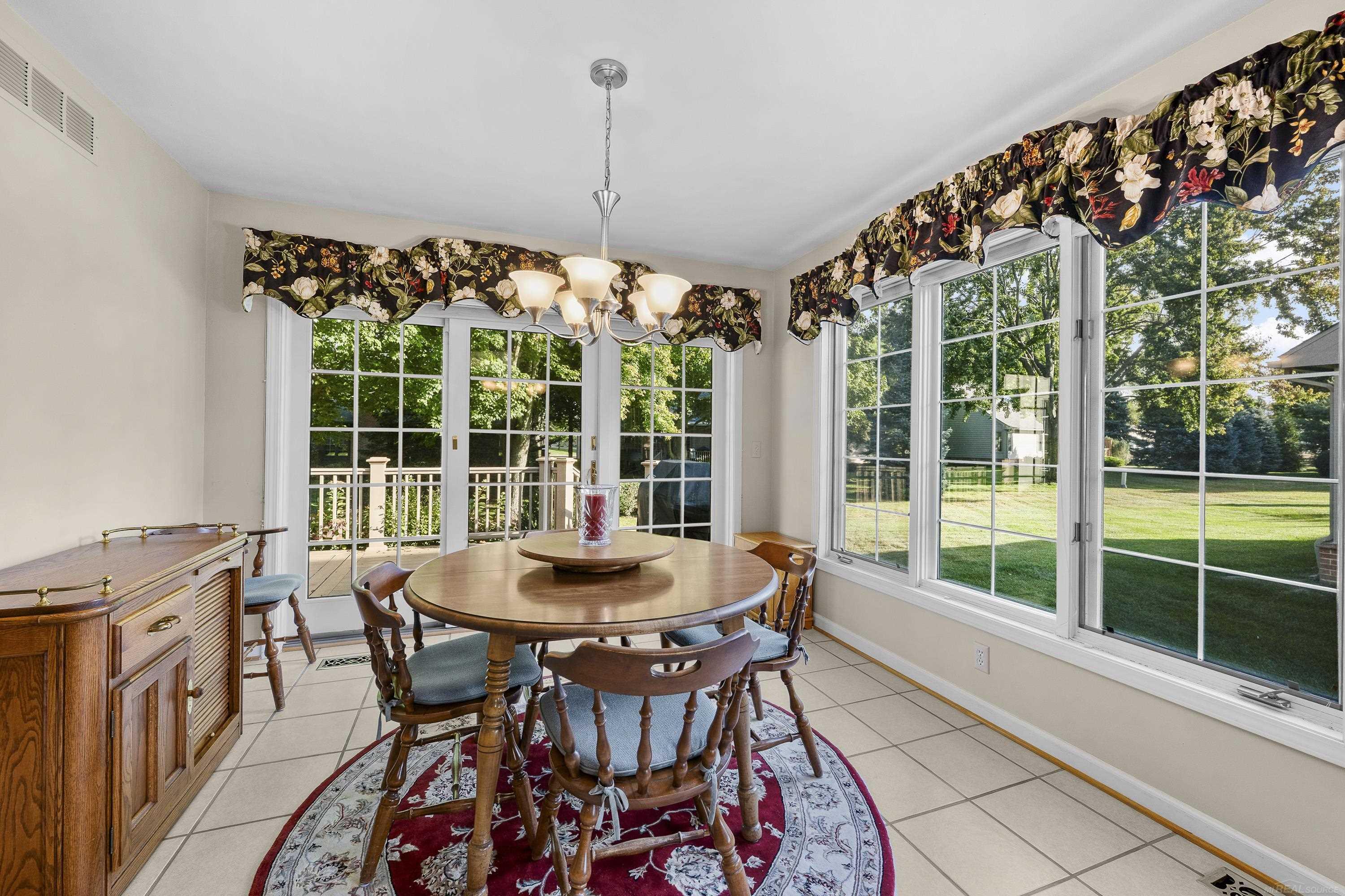 959 Pine Trail Drive Rochester, MI 48307 - Photo 15 of 44 50190479-1442051a-2c22-4630-a9ce-9412d488aed8.JPG