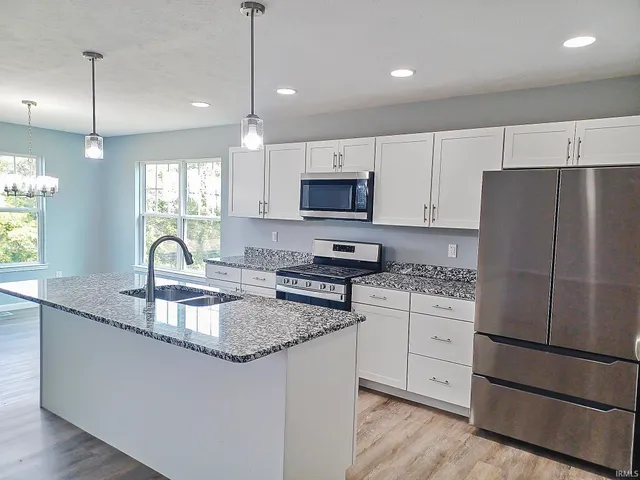 $399,900 | 6220 West Stalheim Avenue, Owensville, IN 47665