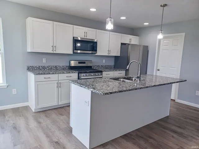 $399,900 | 6220 West Stalheim Avenue, Owensville, IN 47665