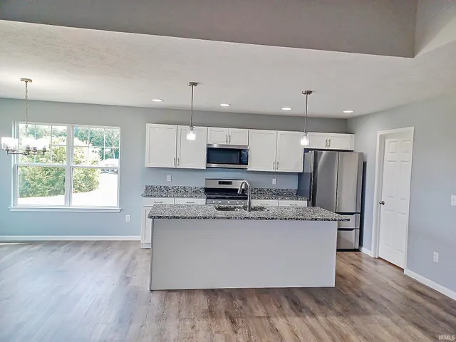 $399,900 | 6220 West Stalheim Avenue, Owensville, IN 47665