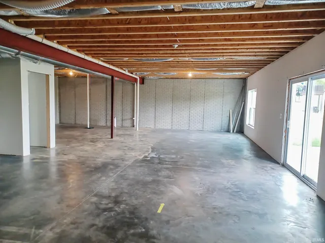 $399,900 | 6220 West Stalheim Avenue, Owensville, IN 47665