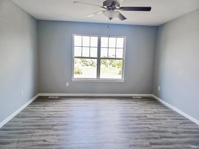 $399,900 | 6220 West Stalheim Avenue, Owensville, IN 47665