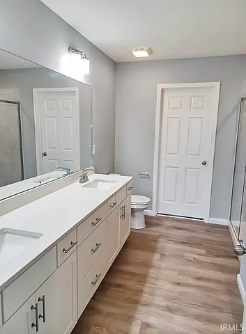 $399,900 | 6220 West Stalheim Avenue, Owensville, IN 47665