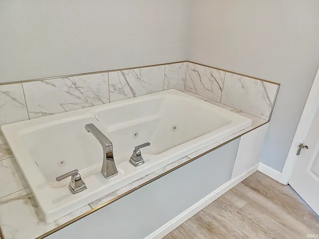 $399,900 | 6220 West Stalheim Avenue, Owensville, IN 47665