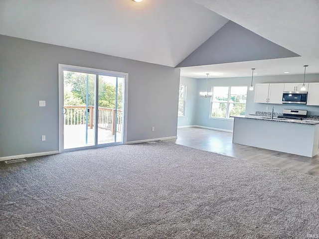 $399,900 | 6220 West Stalheim Avenue, Owensville, IN 47665