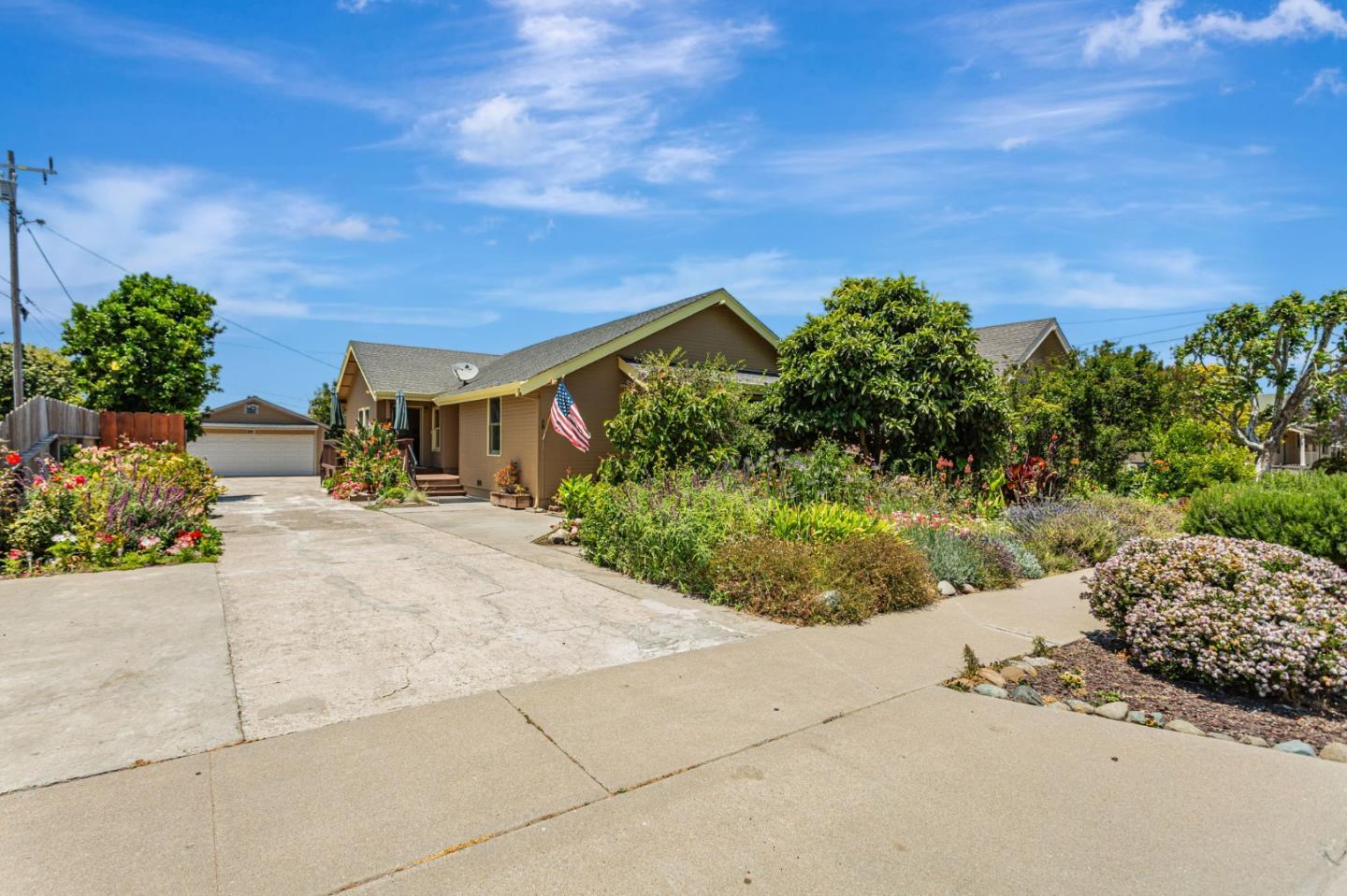 89 Hatton Avenue Spreckels, CA 93962 - Photo 28 of 29 a view of a garden with potted plants