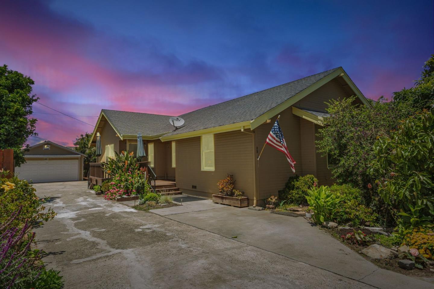 89 Hatton Avenue Spreckels, CA 93962 - Photo 29 of 29 a backyard of a house with table and chairs