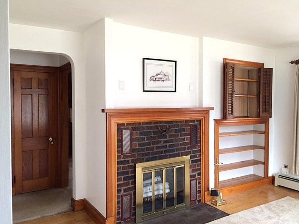 27 Ocean Park Road Saco, ME 04072 - Photo 7 of 28 Living room detail.