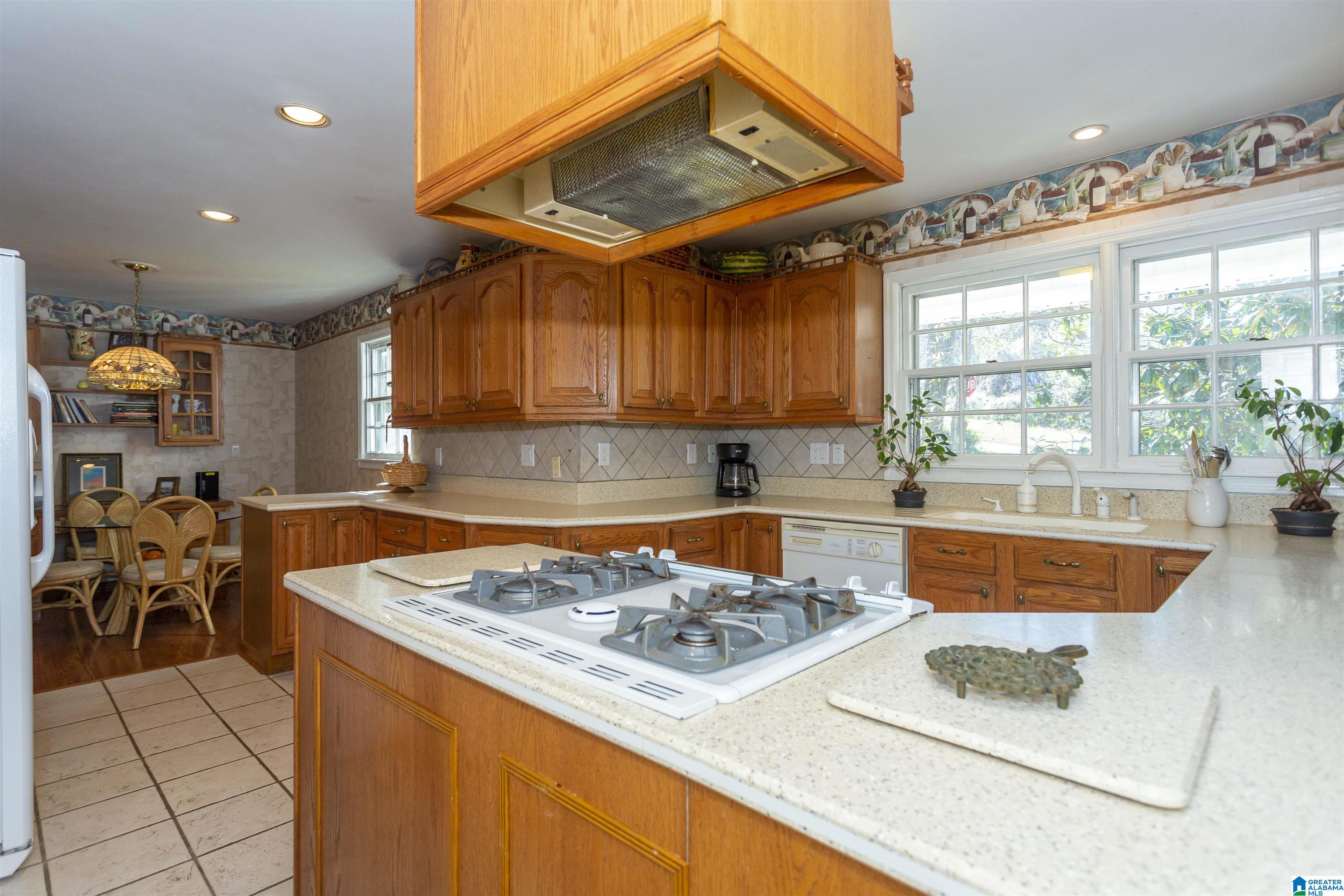 405 Hillyer High Road Anniston, AL 36207 - Photo 5 of 50