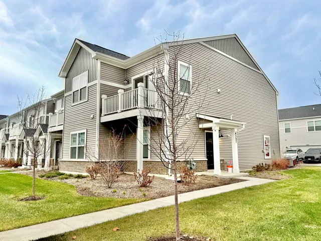$2,850 | 4397 Chelsea Mnr Circle, Aurora, IL 60504