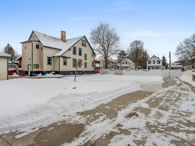 $439,900 | 711 North 10th Street, Manitowoc, WI 54220