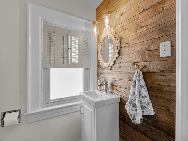 $439,900 | 711 North 10th Street, Manitowoc, WI 54220