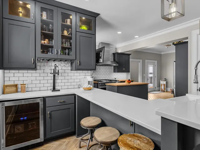 $439,900 | 711 North 10th Street, Manitowoc, WI 54220