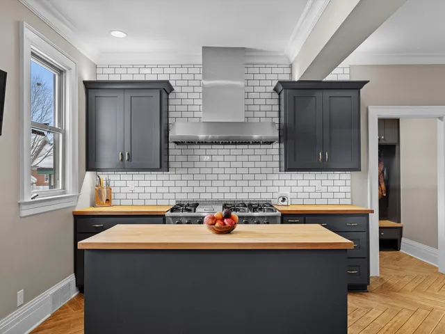 $439,900 | 711 North 10th Street, Manitowoc, WI 54220