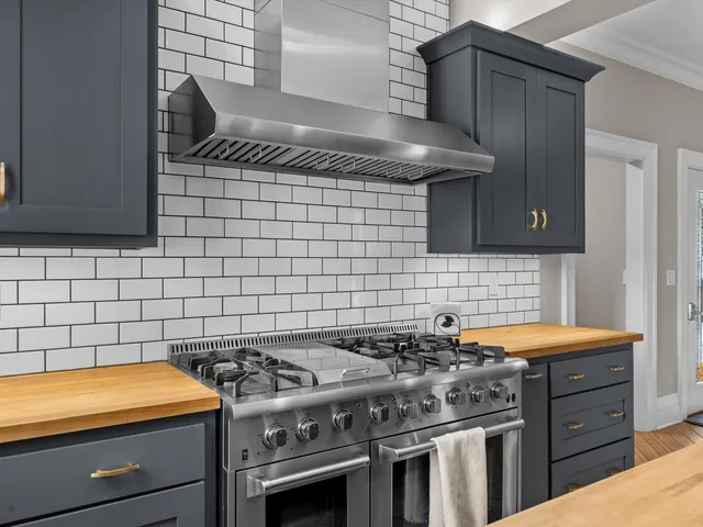 $439,900 | 711 North 10th Street, Manitowoc, WI 54220