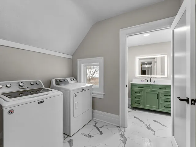 $439,900 | 711 North 10th Street, Manitowoc, WI 54220