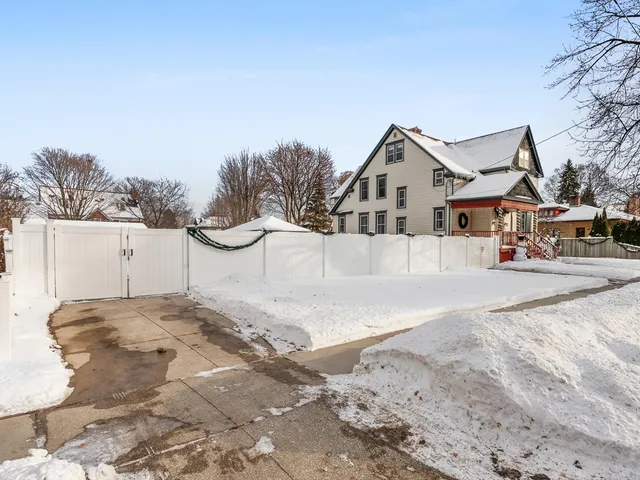 $439,900 | 711 North 10th Street, Manitowoc, WI 54220