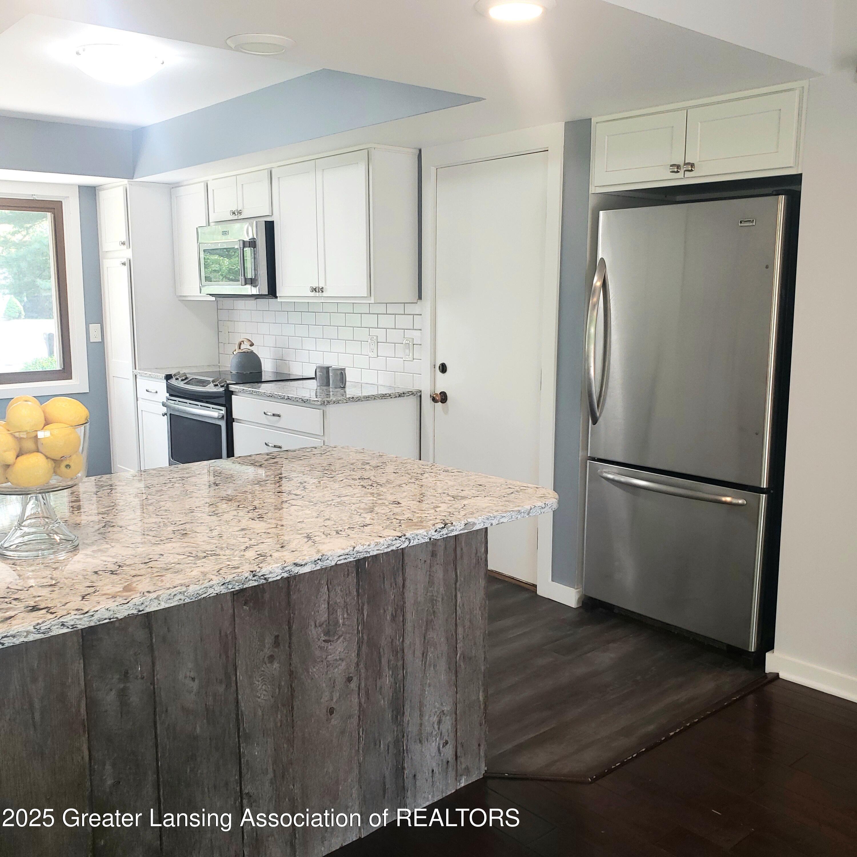 310 Piper Road Haslett, MI 48840 - Photo 13 of 45 Kitchen 5