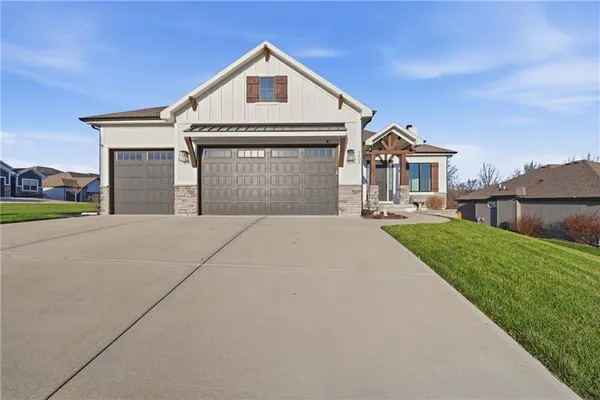 $625,000 | 1405 Northwest Aspen Circle, Grain Valley, MO 64029