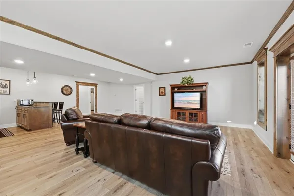 $599,900 | 1405 Northwest Aspen Circle, Grain Valley, MO 64029
