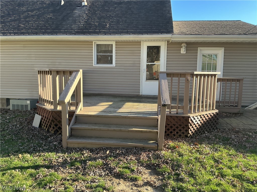 1850 Merle Road Salem, OH 44460 - Photo 30 of 35 View of wooden deck