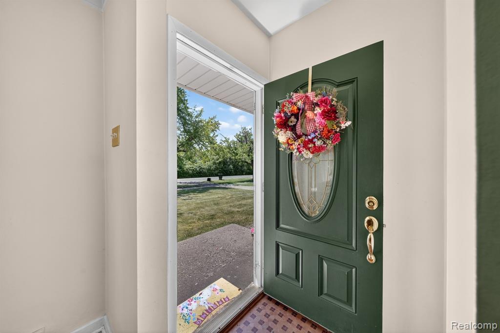 17386 Beverly Road Beverly Hills, MI 48025 - Photo 5 of 28