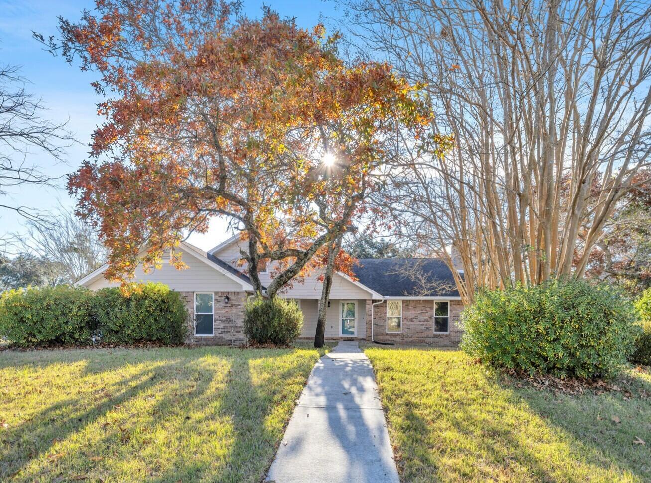 950 Ridgewood Way Niceville, FL 32578 - Photo 1 of 44 1