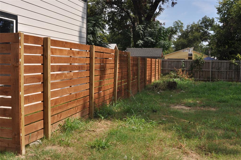 3520 Carl Street Dallas, TX 75210 - Photo 8 of 13 a view of a backyard