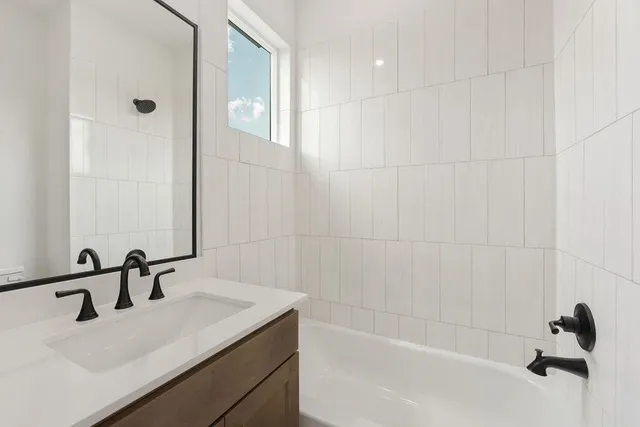 $2,800 | 2121 B Hoskins Drive, Houston, TX 77080