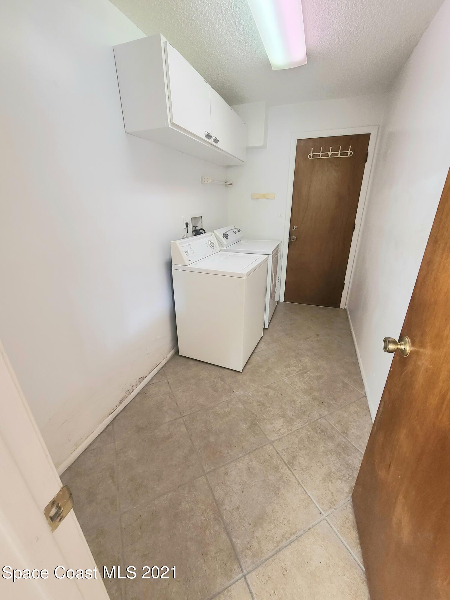 292 Chase Road Cocoa, FL 32927 - Photo 13 of 17 a view of a bathtub in bathroom