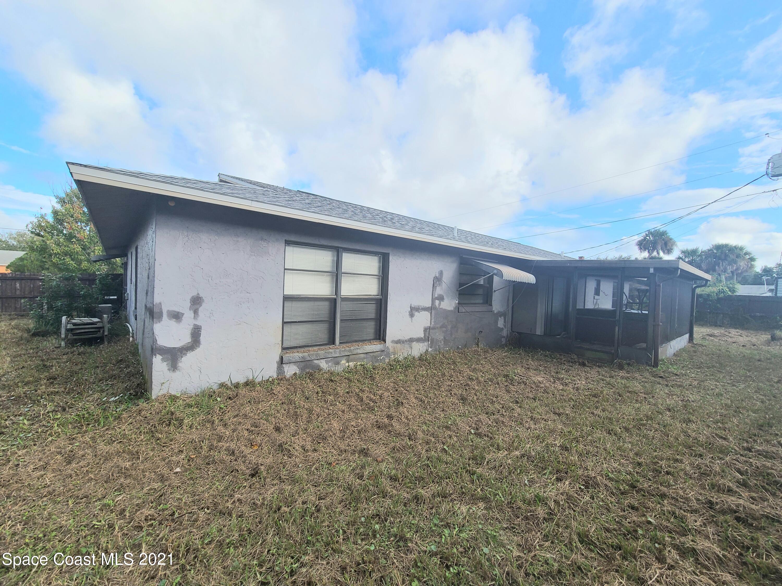 292 Chase Road Cocoa, FL 32927 - Photo 14 of 17 a backyard of a house