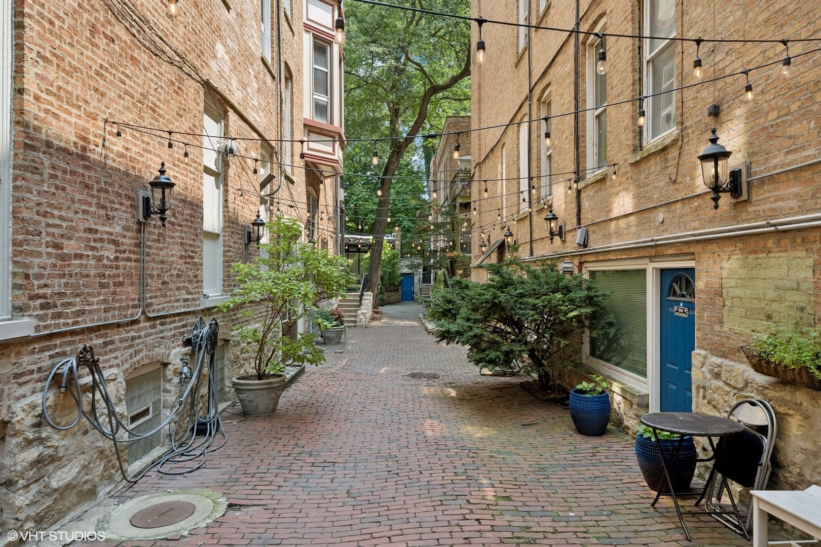 1411 North Wells Street, Unit 3W Chicago, IL 60610 - Photo 2 of 32 a view of a pathway with a patio