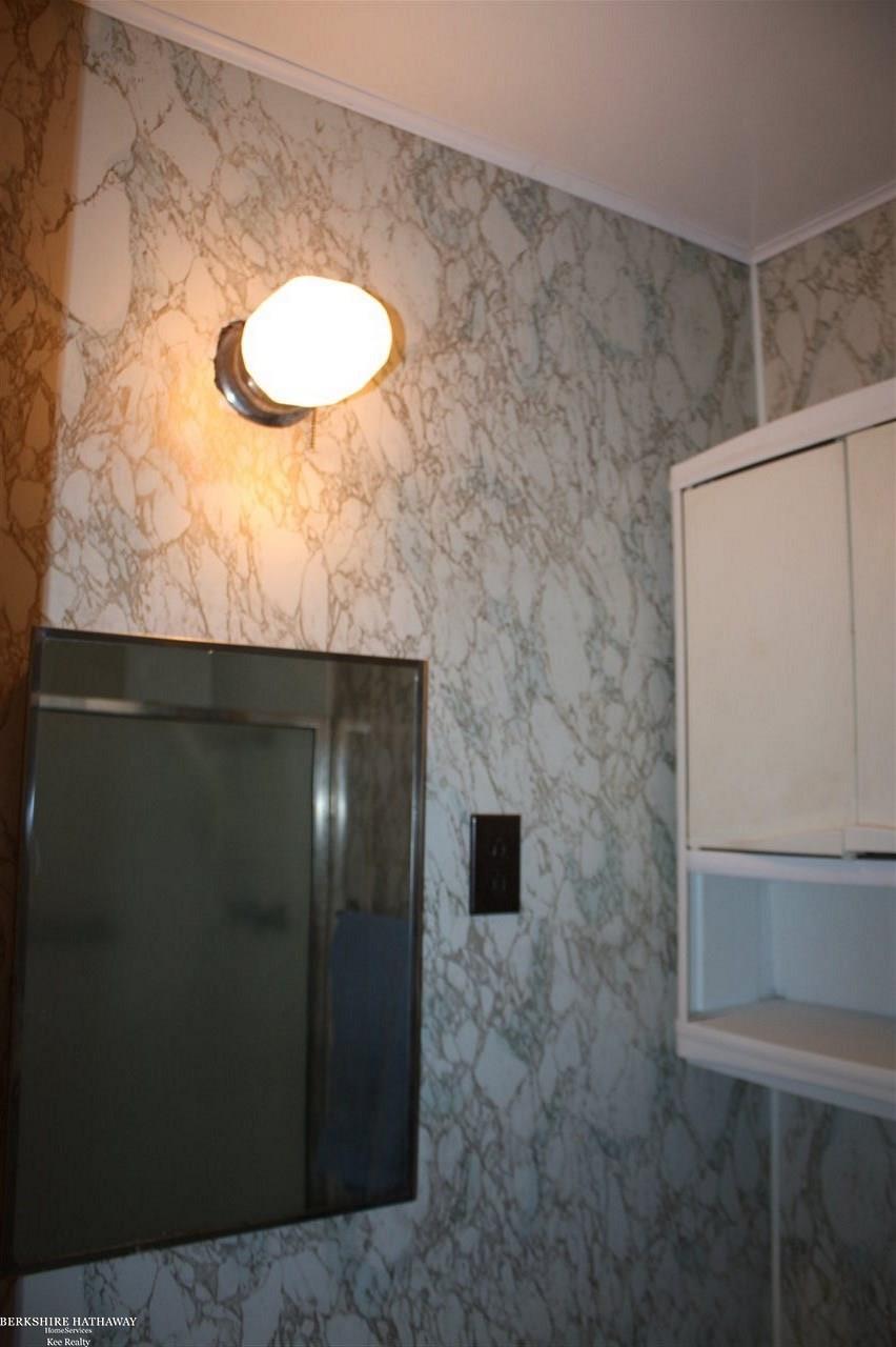 65350 Romeo Plank Road Ray, MI 48096 - Photo 14 of 44 Master Bathroom