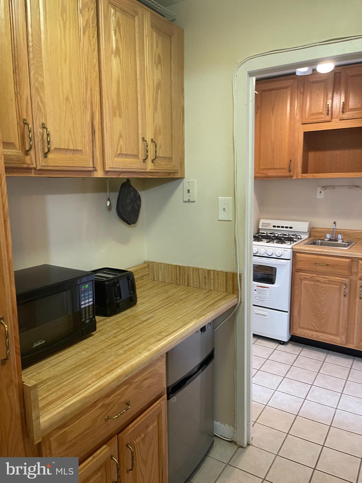 950 25th Street Northwest, Unit 313N Washington, DC 20037 - Photo 18 of 27 a kitchen with a stove and a sink