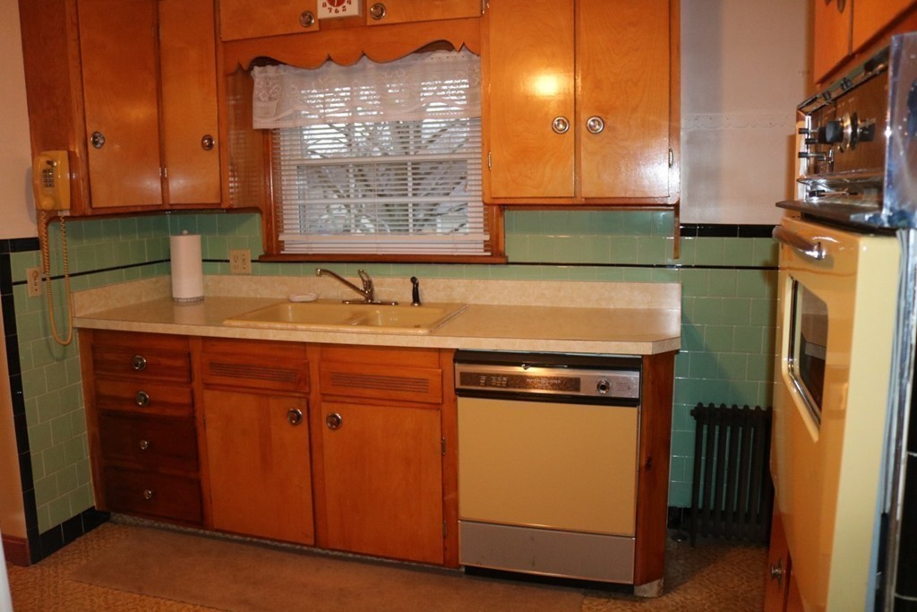 34 Arkwright Road Webster, MA 01570 - Photo 12 of 30 Gallery Image 12