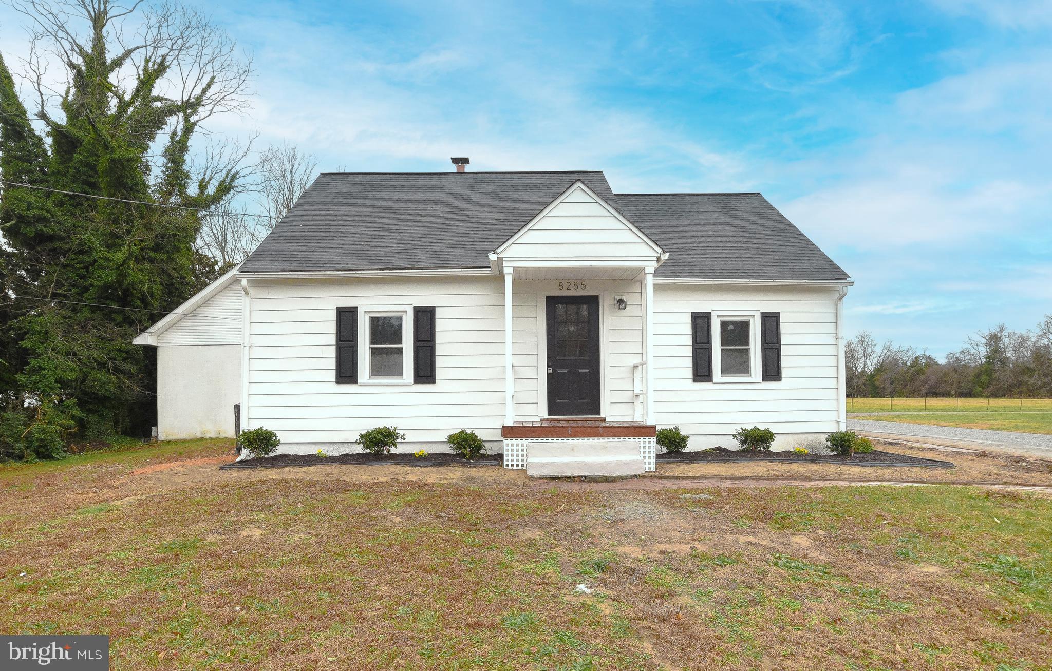 a front view of house with yard