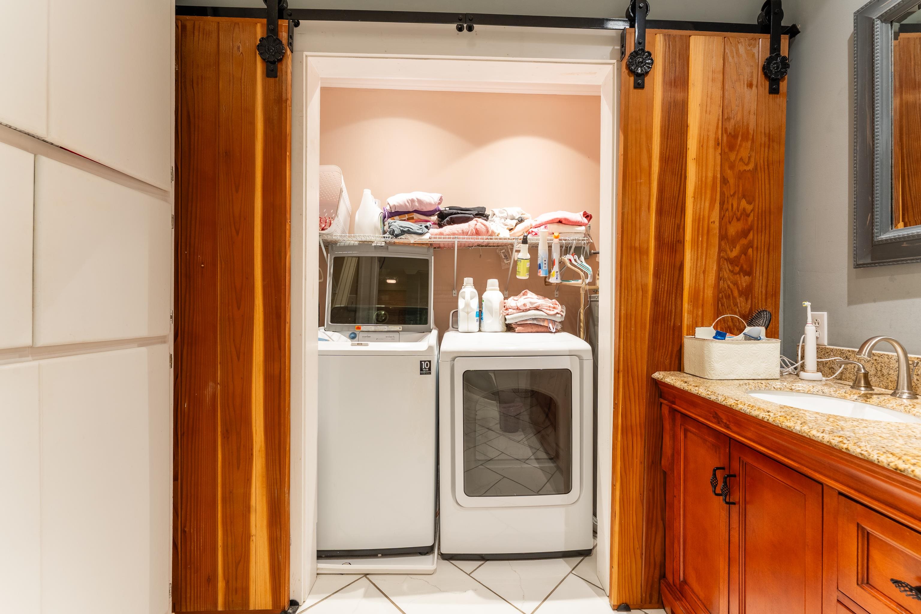 171 White Street Savannah, TN 38372 - Photo 13 of 36 a utility room with dryer and washer