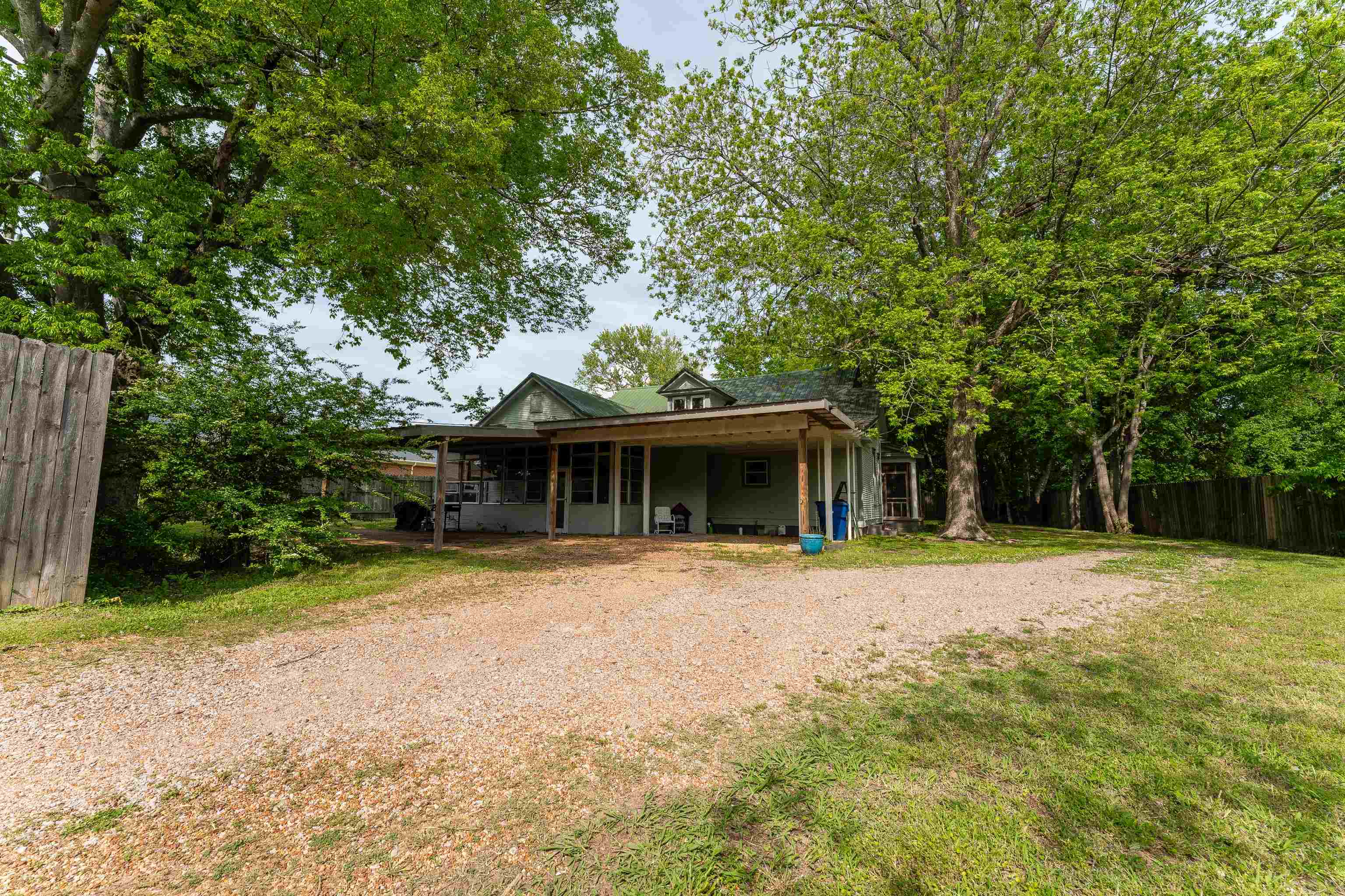 171 White Street Savannah, TN 38372 - Photo 33 of 36 a front view of a house with a garden