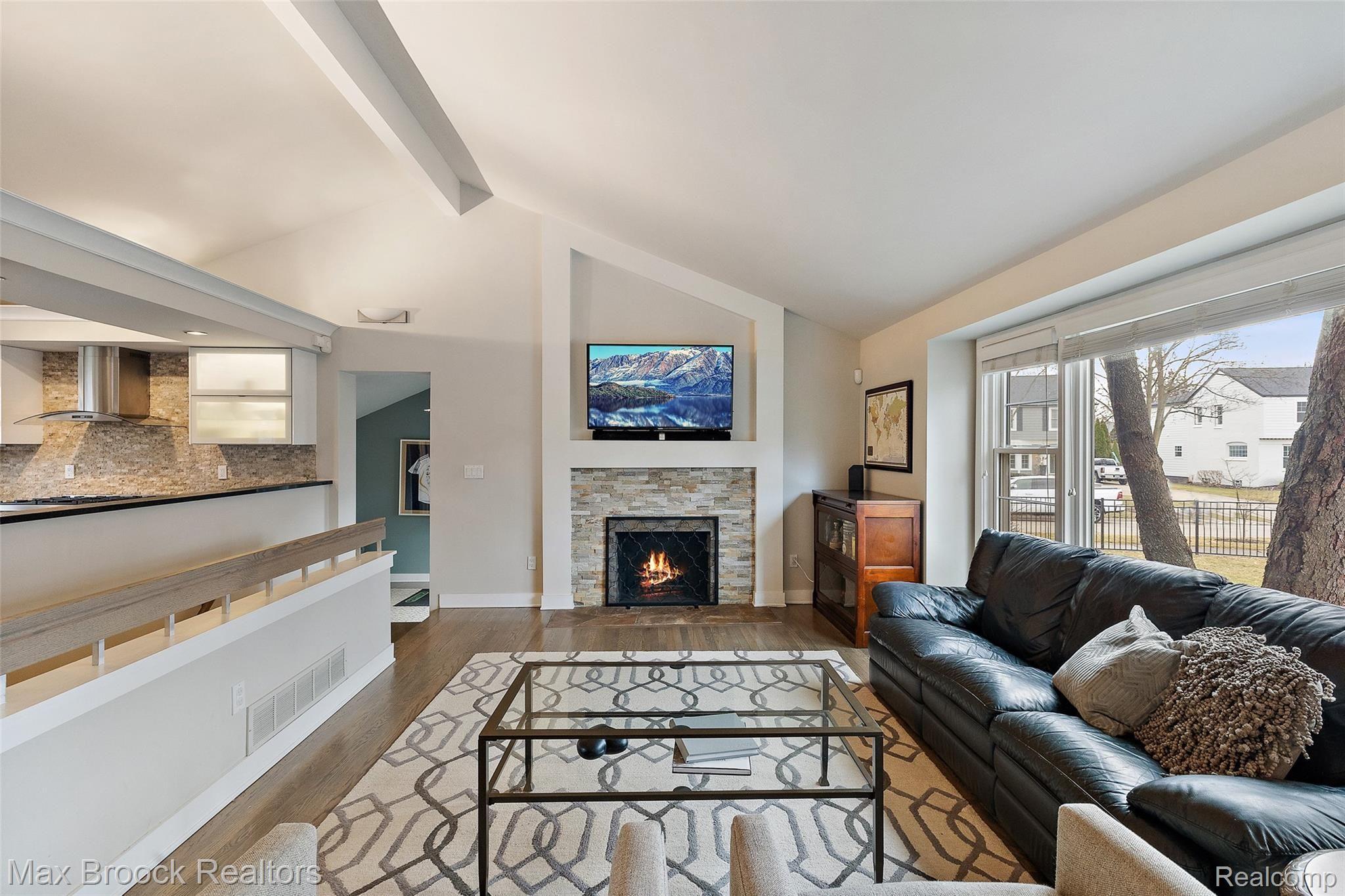 2665 Bembridge Road Royal Oak, MI 48073 - Photo 4 of 31 2665 Bembridge Rd-23.jpg