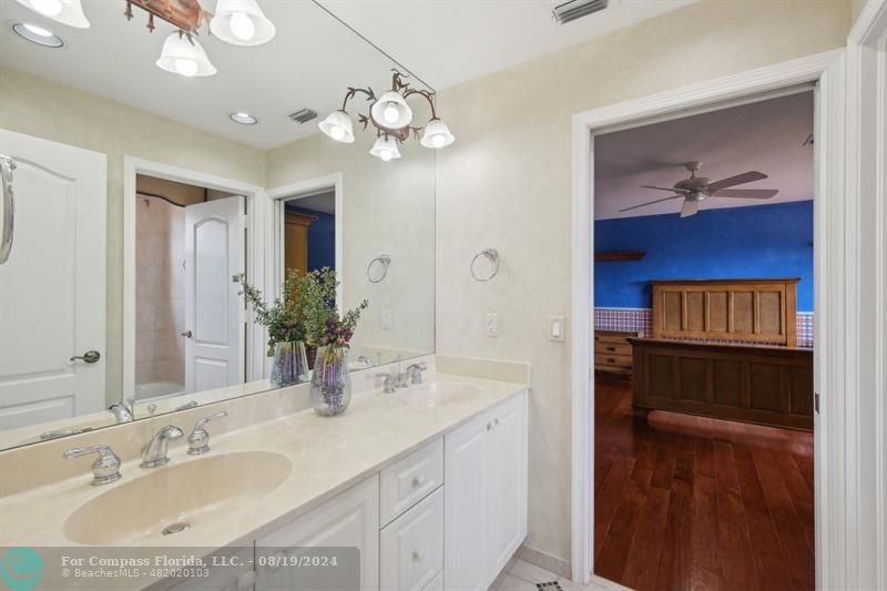 2515 Montclaire Circle Weston, FL 33327 - Photo 26 of 51