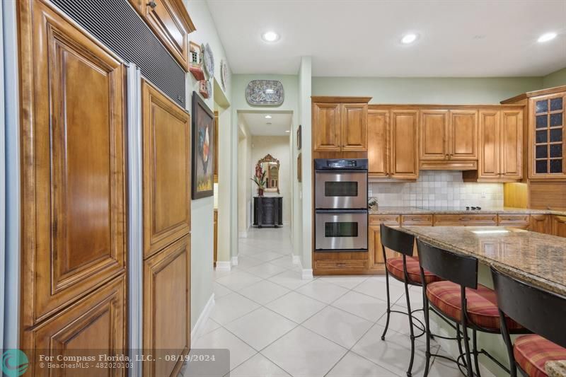 2515 Montclaire Circle Weston, FL 33327 - Photo 8 of 51