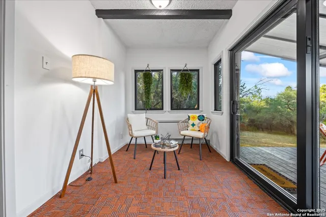 a view of a house with backyard