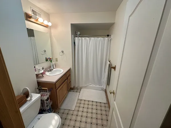 $3,800 | 22 High Street, Unit 6, Amherst, MA 01002