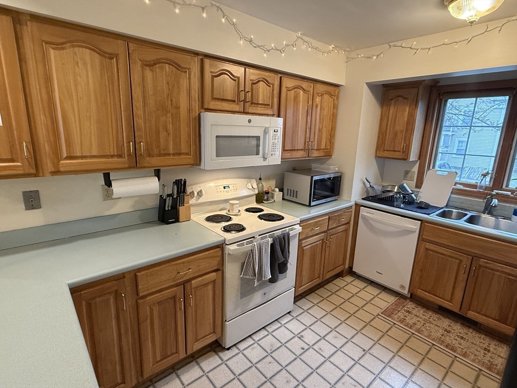 22 High Street, Unit 6 Amherst, MA 01002 - Photo 5 of 23