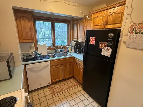 $3,800 | 22 High Street, Unit 6, Amherst, MA 01002