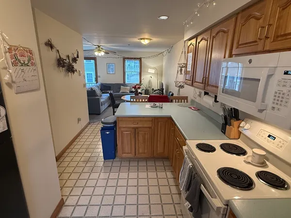 $3,800 | 22 High Street, Unit 6, Amherst, MA 01002