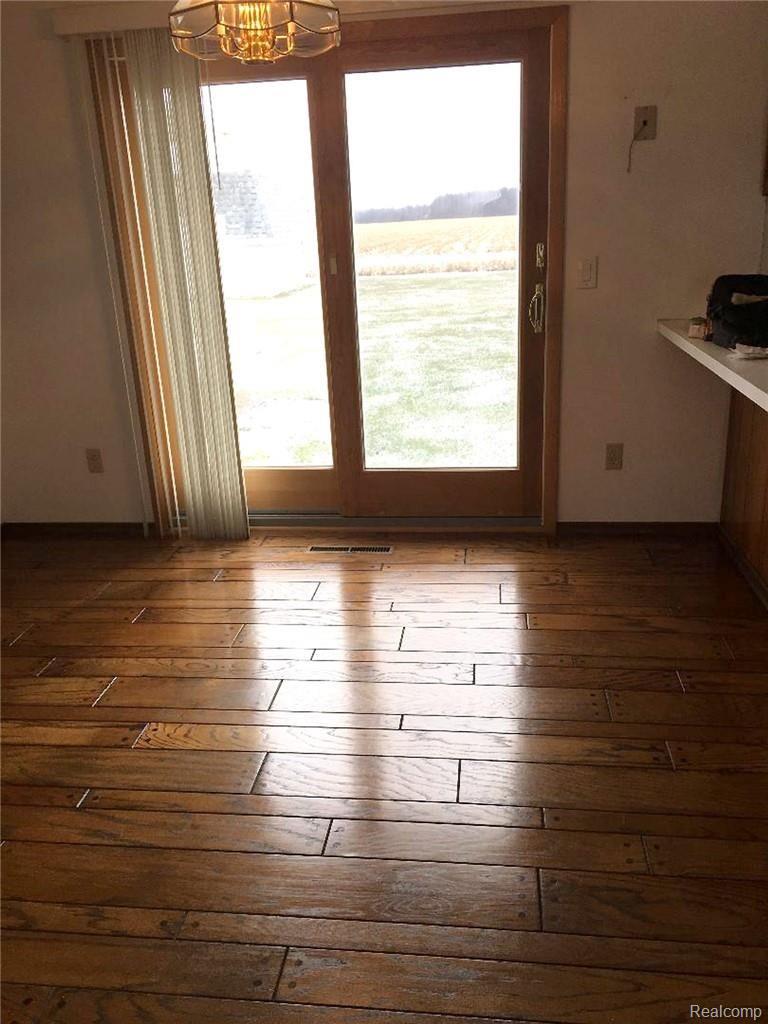 9105 Beecher Road Flushing, MI 48433 - Photo 20 of 22 dining.JPG